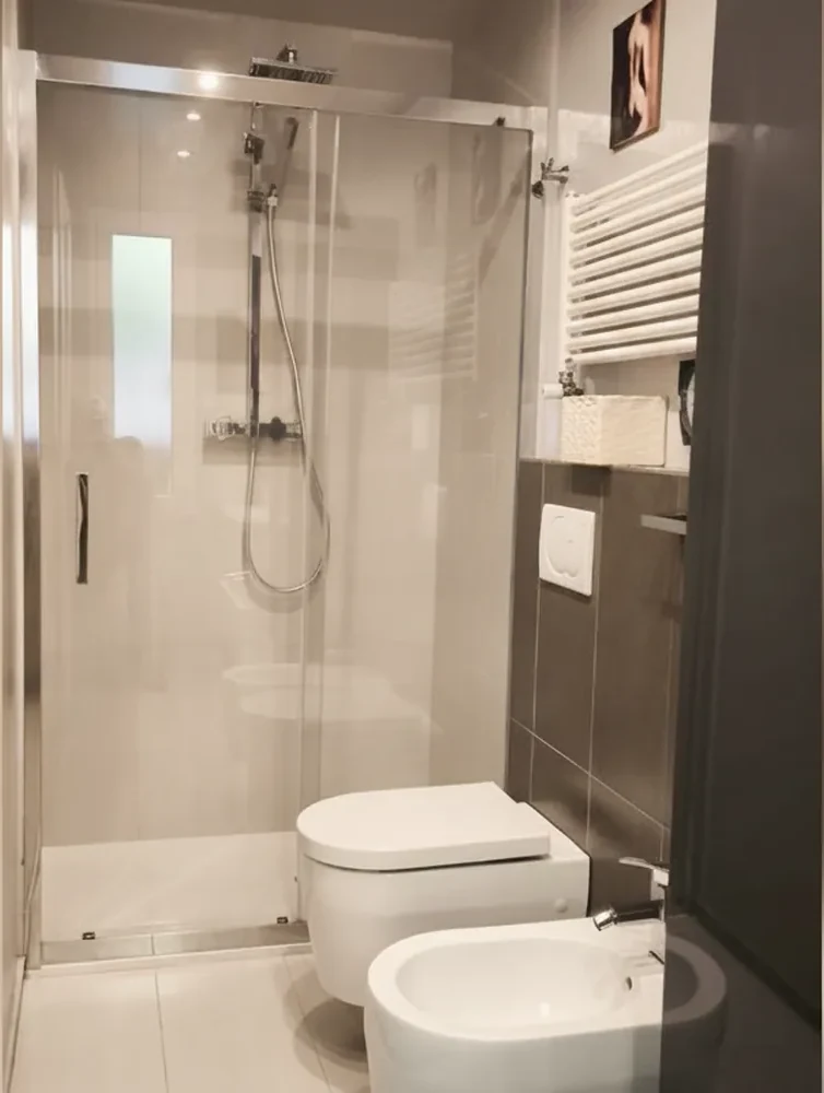 Camera con bagno privato — L'Angolino nascosto, Senigallia (Marche) (foto 11)